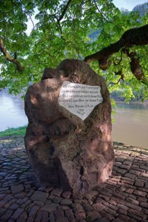 Memorial stone