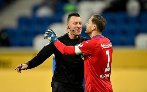 Referee Sven Jablonski in conversation Discussion with goalkeeper Oliver Baumann TSG 1899 Hoffenheim