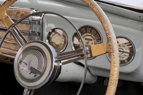 Cockpit with steering wheel from Buick Eight