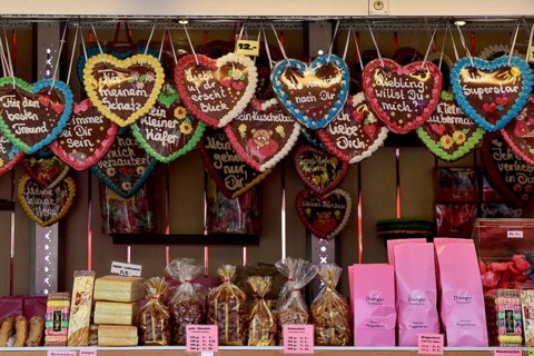Stand with gingerbread hearts