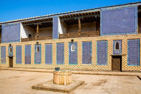 Harem with very elaborately worked ayvans