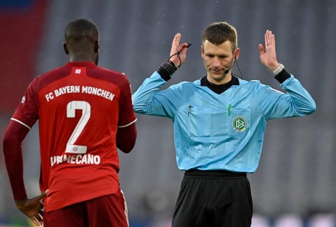 Referee Referee Benjamin Cortus Gesture