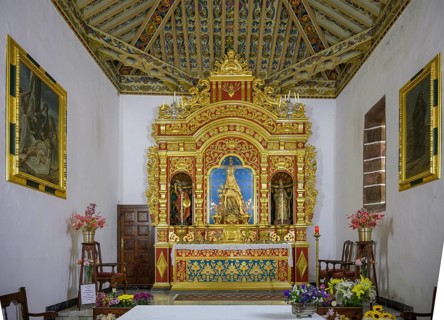 Altar in the Iglesia de nuestra Senora de Las Angustias