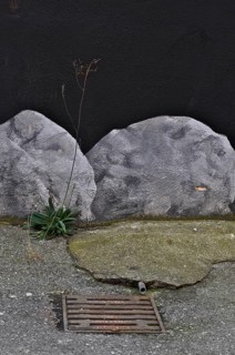 Wall painting with rocks in front of gully and water pipe