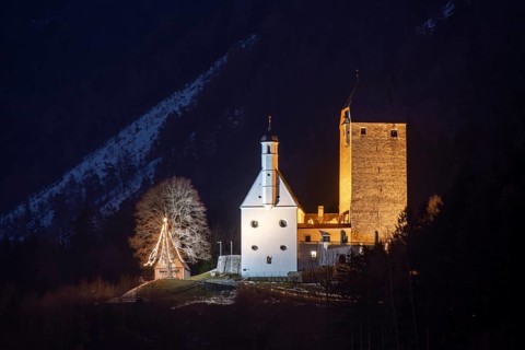 Freundsberg Castle in winter at night