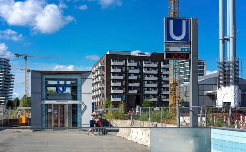 Large construction site at Ueberseequartier