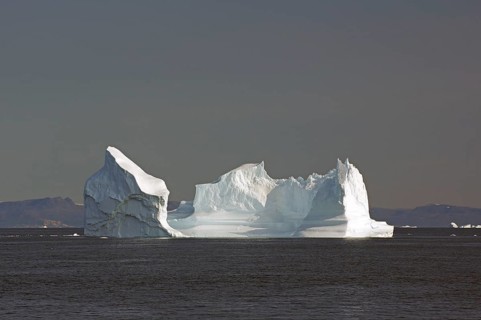 Huge icebergs in a wide bay