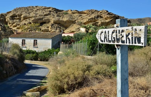 Signpost to the historic cave dwellings