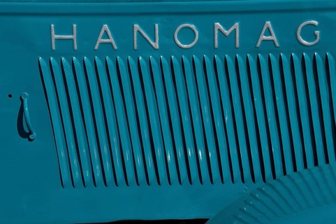 Ventilation in turquoise coloured sheet metal from Hanomag tractor