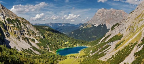Mountain panorama with Seebensee and Wetterstein massif