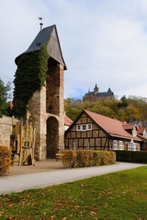 Fortified defence tower and city wall