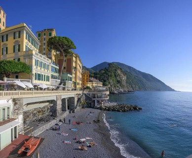 Spiagga Libera and historic skyscrapers
