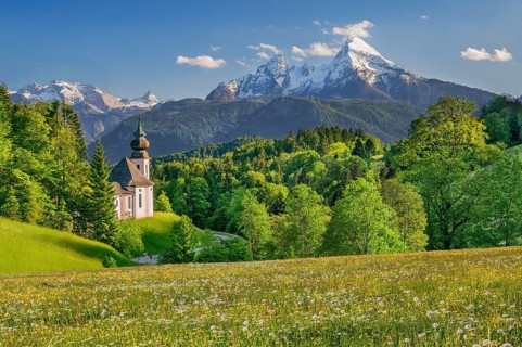 Maria Gern pilgrimage church with the Watzmann 2713