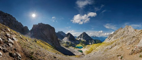 Mountain panorama above the Drachensee and the Coburger Huette with the mountain peaks of the Sonnenspitze