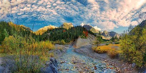 Plumsbach in the autumnal Engtal at sunset