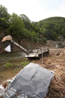 Bundeswehr armoured recovery vehicles in action in Schuld