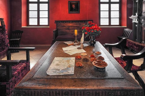 Dutch table in the reception room