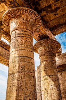 Decorated details of the column capitals of the central nave in the great hall of columns