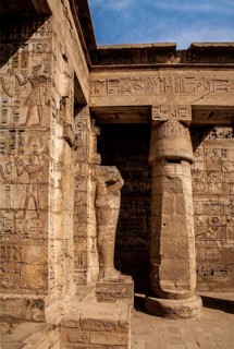 Second courtyard with papyrus columns