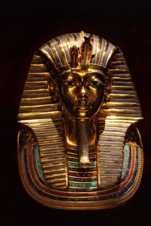 Eleven-kilogram mask made of solid gold with inlays of glass paste and gemstones