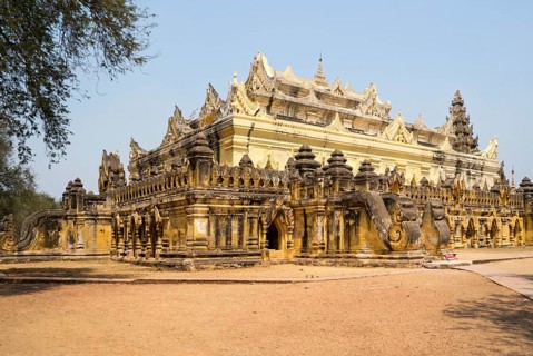Maha Aungmye Bonzan Monastery built of bricks and stucco