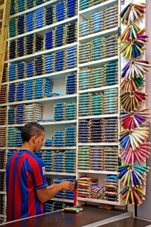 Utesilien for silk weaving at the textile souk