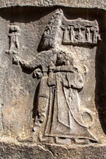 King Tudhaliya IV embraced by Sarruma
