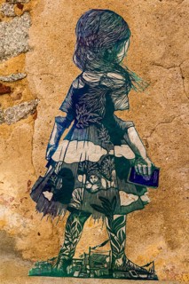 Children's pictures on the walls of the alleys