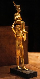 Goddess Menkeret lifts the mummified King Tutankhamun up to heaven in the afterlife
