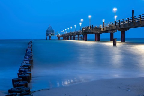 Pier with diving gondola