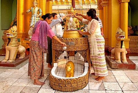 Worshippers at the ceremonial ablution of the Nats