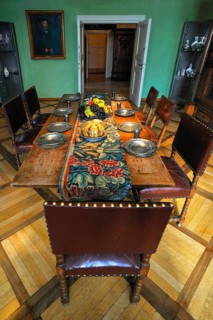 Covered dining table in the dining room of the 16th century Tucherschloss