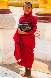 Monk with begging bowl in Shwezigon Pagoda
