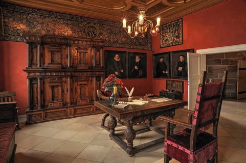 Reception room at the end of the 16th century with period furniture