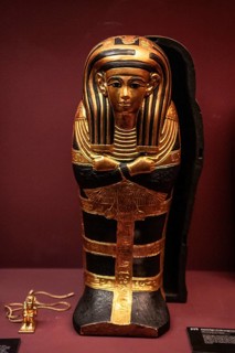 Small coffin ensemble for memorabilia