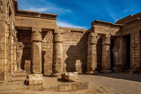 Second courtyard with papyrus columns