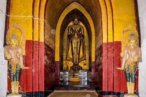 4 Buddha statues in each direction