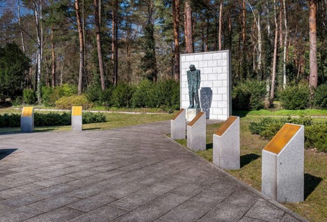 The Italian graves of honour litalia ai suoi caduti at the Waldfriedhof in Zehlendorf