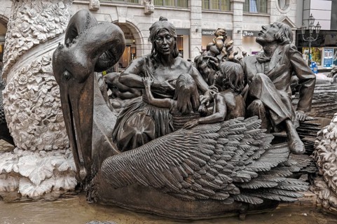 Detail of the fountain the Marriage Carousel