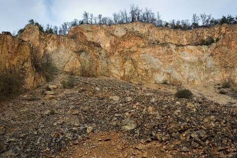 Disused porphyry quarry