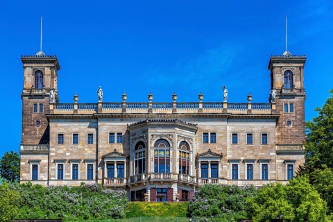 Albrechtsberg Castle on the banks of the Elbe