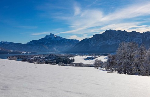 View of snow-covered Mondseeland with Schafberg and Drachenwand