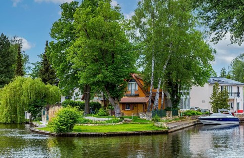 Residential houses and villas at Mueggelsee