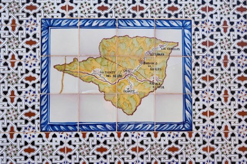 Map on tiles of the region of the village of Oria
