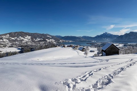 View of snow-covered Mondseeland with Schafberg and Drachenwand