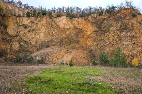 Disused porphyry quarry