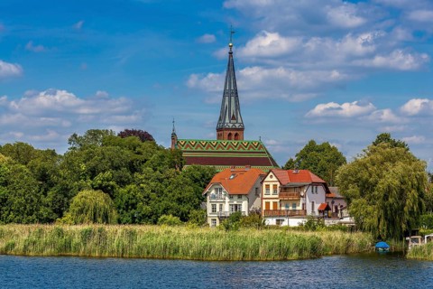 Church and residential buildings on Lake Schwielow near Werder