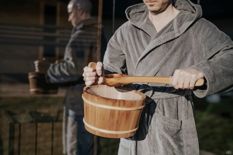 Man with infusion tub in sauna