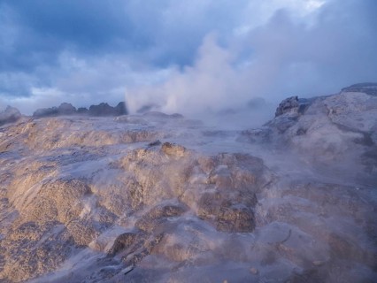 Active geothermal field