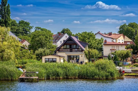 Residential houses and villas at Mueggelsee